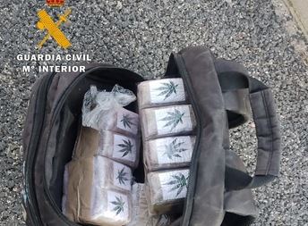Dos detenidos e intervenidos más de 8 kilos de hachís en la A-43 a la altura de Villarrobledo