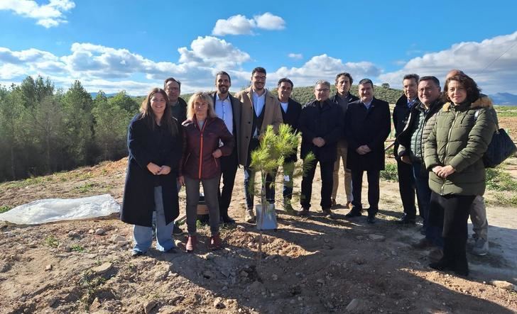 Hellín transforma un vertedero en un bosque verde