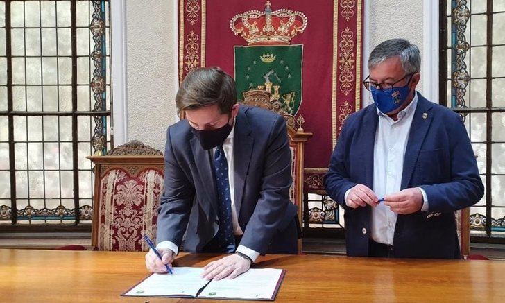 Junta y Ayuntamiento de Hellín solicitan al Ministerio que no se suspenda la línea de tren Chinchilla-Cartagena