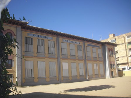 El colegio Martínez Parras de Hellín reparte bolsas de comidas a los escolares becados