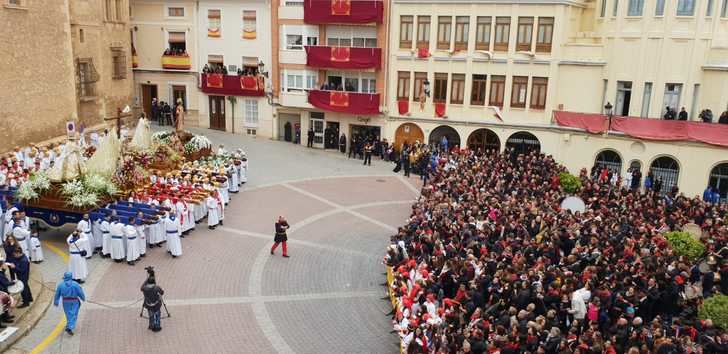 El ‘Encuentro’ en Hellín tuvo lugar en la Plaza de la Iglesia, debido a la lluvia