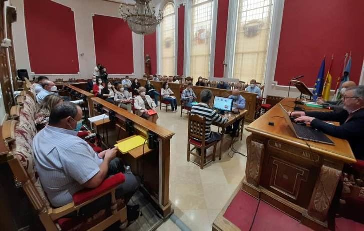 Dura sesión plenaria en tiempo y descalificaciones en el Ayuntamiento de Hellín