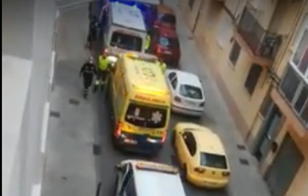 Homenaje del personal de ambulancias de Albacete a un niño en su séptimo cumpleaños