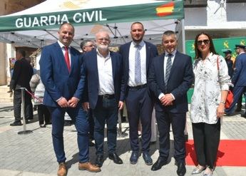 Letur acoge por primera vez el aniversario de la Guardia Civil, destacando su labor en emergencias y compromiso comunitario