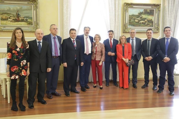 Las instituciones públicas de Albacete brindaron un emotivo homenaje de despedida al comisario Roldán