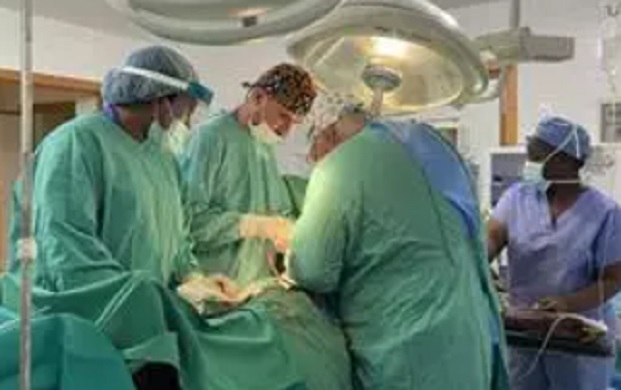 Profesionales del hospital de Albacete llevan a cabo una misión urológica en Liberia, operando a 31 pacientes