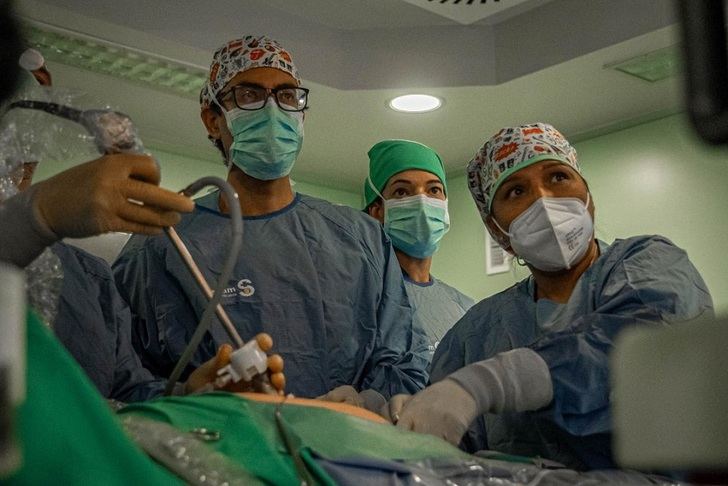 Cirujanos del Hospital de Almansa perfeccionan su formación en cirugía laparoscópica colorrectal avanzada