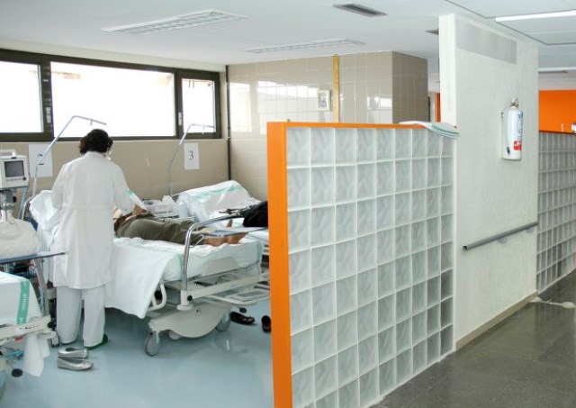 Imagen de archivo de atención a un paciente en Castilla-La Mancha.
