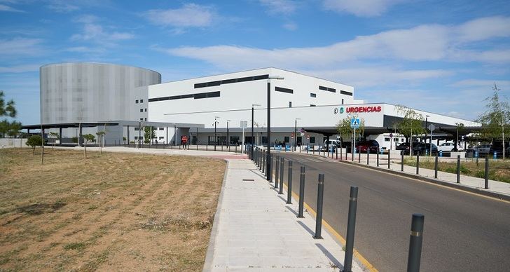 Un hombre de 27 años hospitalizado tras inhalar humo en Toledo