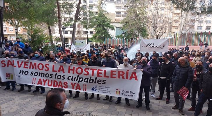 Los hosteleros de Castilla-La Mancha convocan una manifestación en Toledo ante la prórroga de las restricciones