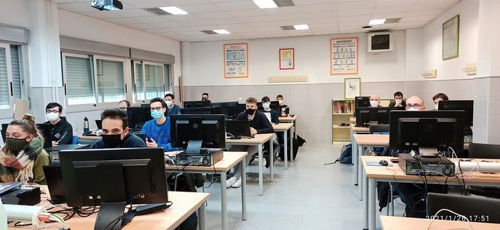 El IES 'Leonardo da Vinci' de Albacete amplía su oferta formativa con un curso de especialización en ciberseguridad