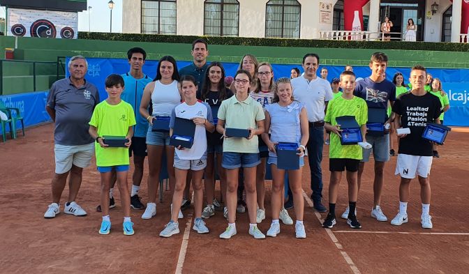 Guillermo García López entrego los premios de su torneo a beneficio de AFANION