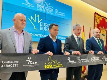 El alcalde Manuel Serrano firma convenio con Eurocaja Rural para la 10K Nocturna Albacete 2025