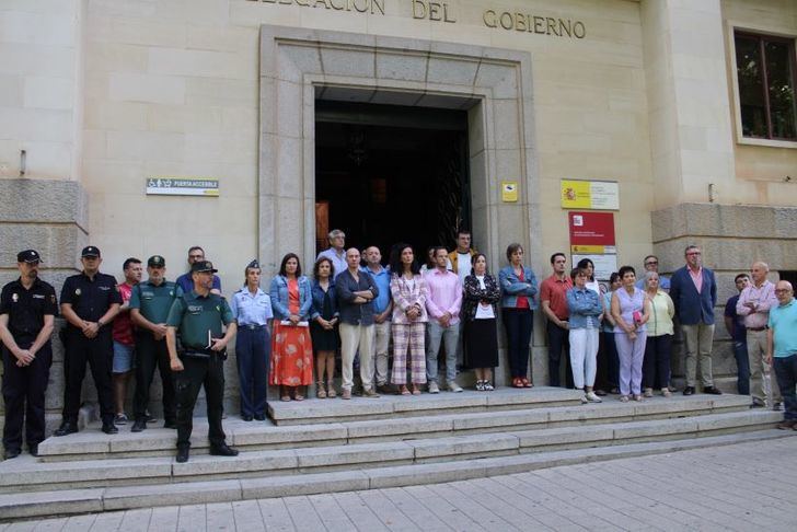 Albacete guarda un minuto de silencio por Rosalía, víctima 25 de violencia de género en 2025