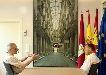 Serrano rinde homenaje al Pasaje de Lodares con la obra del pintor Miguel Cano