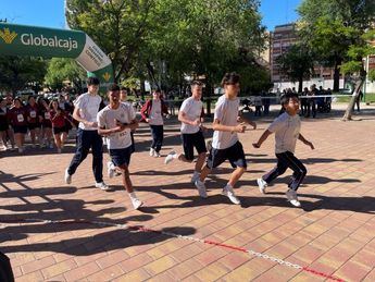 Éxito en la VII Carrera Padre Coll: Estudiantes del Colegio Dominicas se unen al deporte en el Parque Lineal