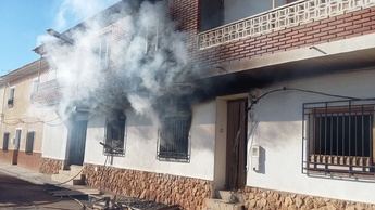 Extinguido un grave incendio en una casa de la calle Progreso de Barrax (Albacete)