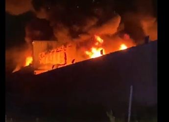 Extinguido el incendio que ha arrasado una nave en el polígono Campollano de Albacete
