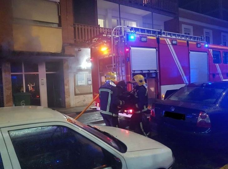 Cinco vecinos afectados por el humo en el incendio de una cerrajería en Ciudad Real