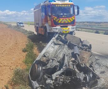 Tragedia en Cuenca: hallan un cadáver en un coche incendiado en Olivares del Júcar