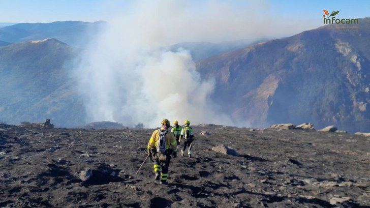 Incendio en Peñalba de la Sierra: 2.400 hectáreas afectadas y localidades evacuadas. La lluvia prevista puede ayudar