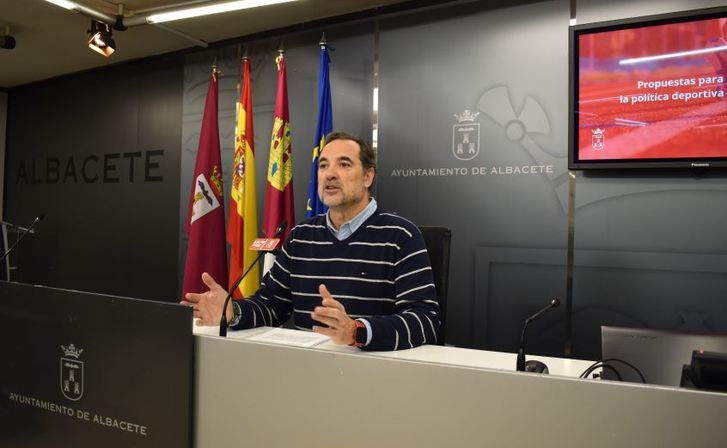 Jacinto Navarro del PSOE propone mejorar instalaciones deportivas
