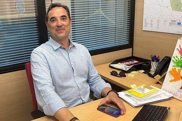 Jacinto Navarro lamenta el comportamiento de la UTE adjudicataria de la iluminación del Carlos Belmonte por perjudicar al Alba y a su afición