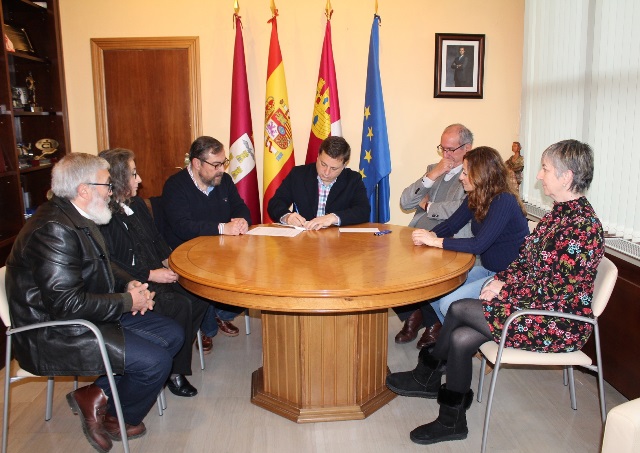 El consorcio del Museo Municipal de la Cuchillería adquiere la patente de la escultura ‘Monumento al Chuchillero’ de Albacete