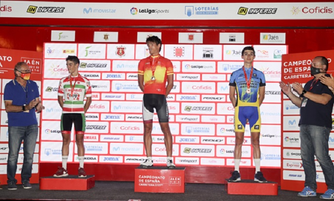 Javier Romo irrumpe exhibiéndose para ganar el Campeonato de España sub23 en línea de ciclismo