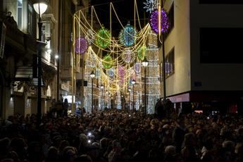 Albacete enciende una iluminación novedosa y vistosa para esta Navidad