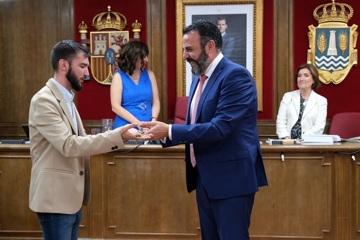El pleno oficializa la renuncia del alcalde de Azuqueca, que se despide 'con la satisfacción del deber cumplido'