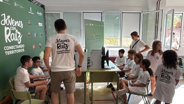 El proyecto Jóvenes con Raíz fomenta la inclusión en Férez con talleres de videojuegos y deporte adaptado