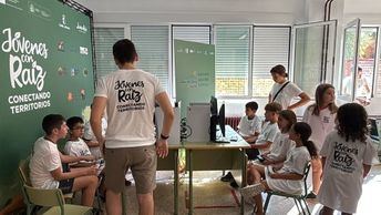 El proyecto Jóvenes con Raíz fomenta la inclusión en Férez con talleres de videojuegos y deporte adaptado