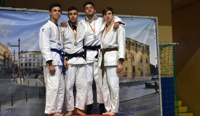 Álvaro Carrilero y José Antonio Moya, del Club de Judo La Roda, campeones regionales