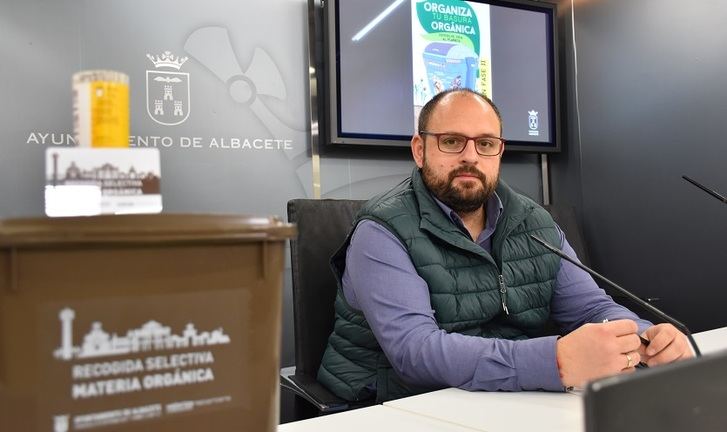 El contenedor marrón para el reciclaje de materia orgánica se extiende a cuatro nuevos barrios de Albacete