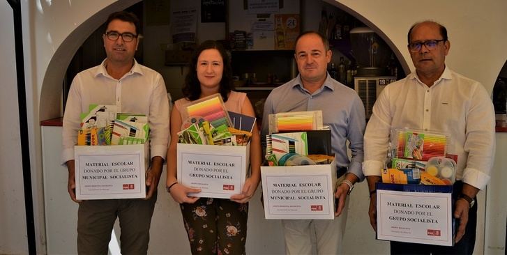 Los grupos socialistas de Ayuntamiento y Diputación de Albacete se suman a la recogida de material escolar de Juventudes