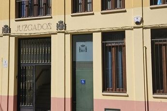 El Juzgado de Sigüenza suspende la entrega de una menor a su padre y otorga custodia provisional a su hermano mayor