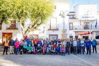 Éxito en la ruta de senderismo de La Manchuela: 10.5 km de paisajes otoñales y productos locales