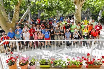 Senderistas Exploran el Encanto de Los Giles y La Loma durante su Ruta en Yeste