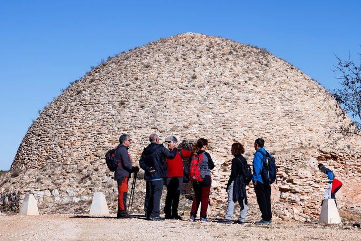 Inicia la XII Edición de las Rutas de Senderismo 2025 en Alpera con gran éxito