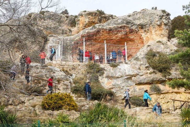 La Diputación Provincial de Albacete promueve el patrimonio natural y cultural a través del senderismo
