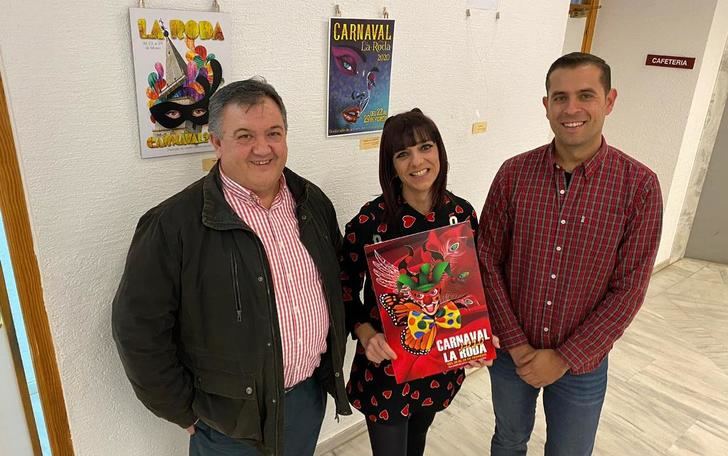 La artista local Remedios García Escribano, autora de ‘Benéfica’, el cartel del Carnaval 2020 de La Roda