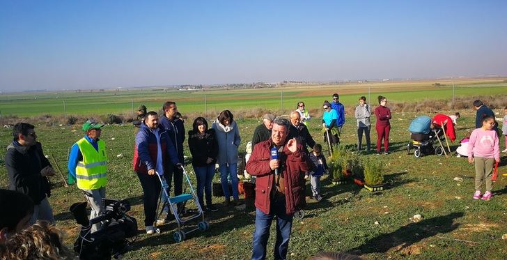 Primera Fiesta del Árbol de La Roda, organizada por el Festival de los Sentidos y la asociación ‘Júcar Limpio’