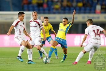 El Albacete Balompié, superado por la UD Las Palmas, maquilló el resultado en los últimos minutos (3-2)