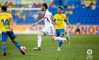 El Albacete Balompié logró el empate en el tramo final del partido y apartó a Las Palmas del liderato (1-1)