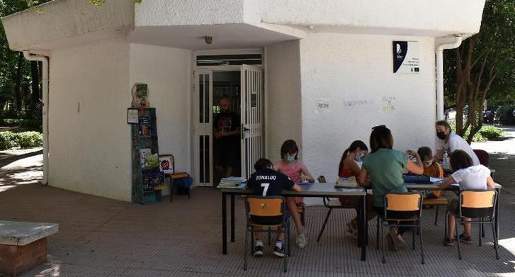 Las Bibliotecas Públicas Municipales de Albacete sacan sus libros a la calle durante los meses de verano