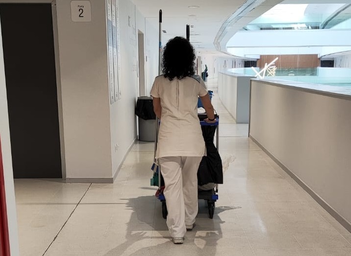 Las limpiadoras del Hospital de Toledo denuncian 'sobrecargas extremas de trabajo por falta de personal'