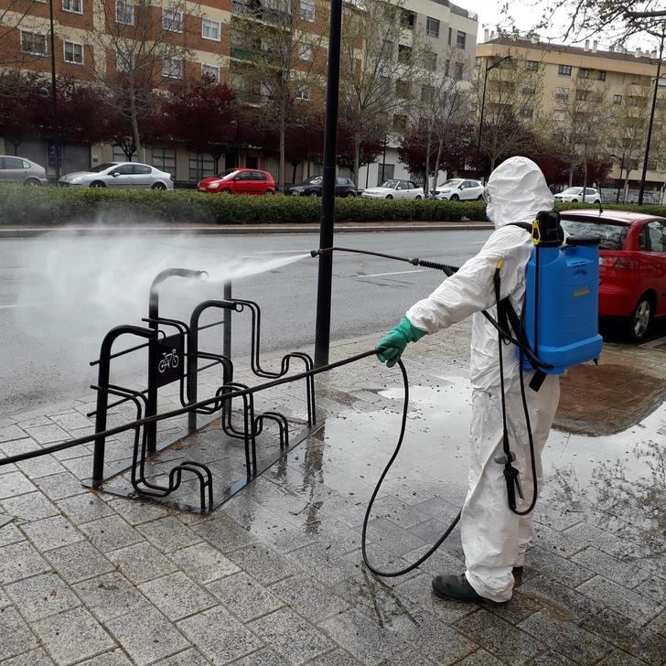 El Ayuntamiento de Albacete incrementa las medidas de desinfección de calles y mobiliario urbano