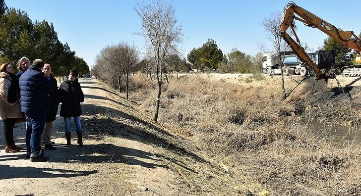 El Ayuntamiento de Albacete limpia el Canal de María Cristina para intentar reducir los mosquitos