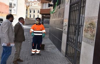 El Ayuntamiento de Albacete apela al civismo de quienes afean la ciudad con sus pintadas y recuerda que cuesta 300.000 euros su limpieza